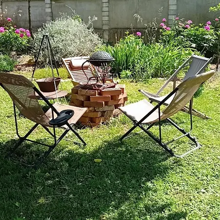 مكان تخييم Under Walnut, With Your Own Tent, With Shared Bathroom